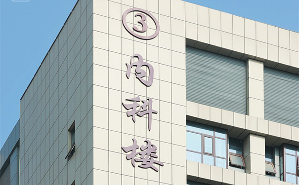 氟碳漆屬于水性涂料還是溶劑型涂料？